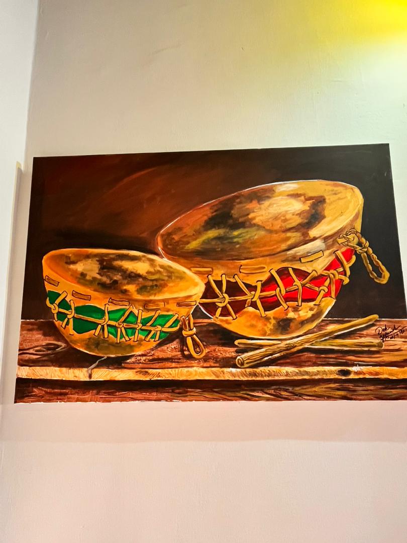 Deux calebasses traditionnelles djiboutiennes sur bois — Dek Ahmed Moussa