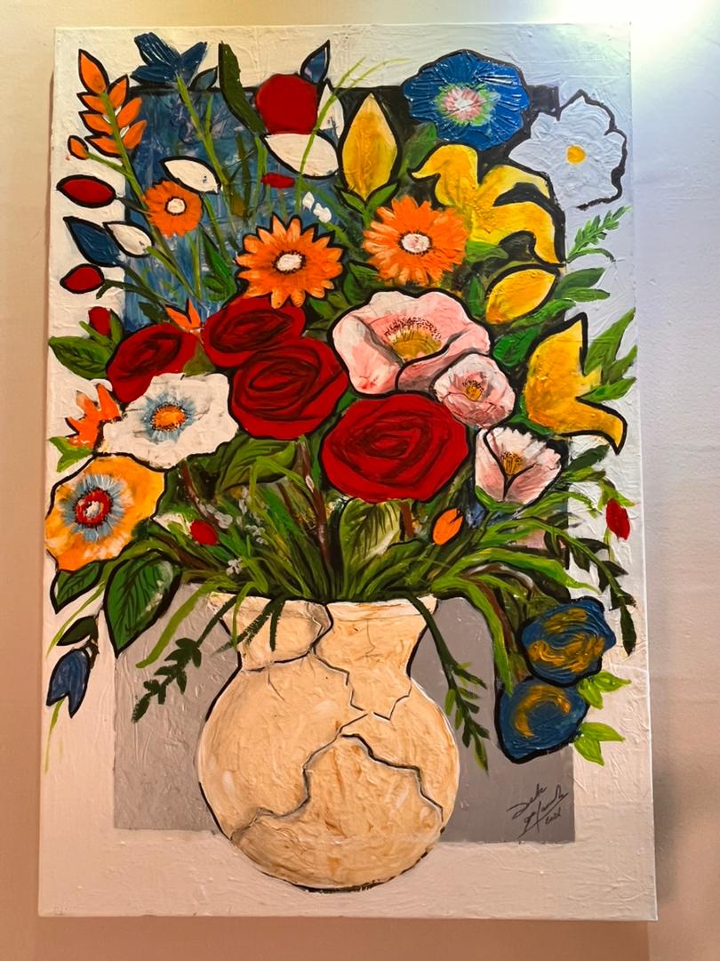 Grand bouquet floral coloré dans un vase blanc — Dek Ahmed Moussa